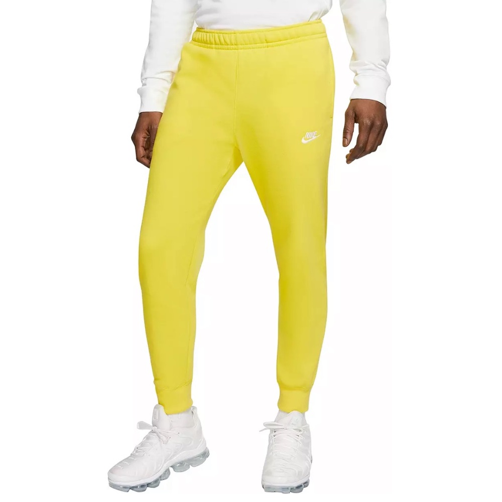 Standard fit, taper legged Nike sweatpants. New with tags.